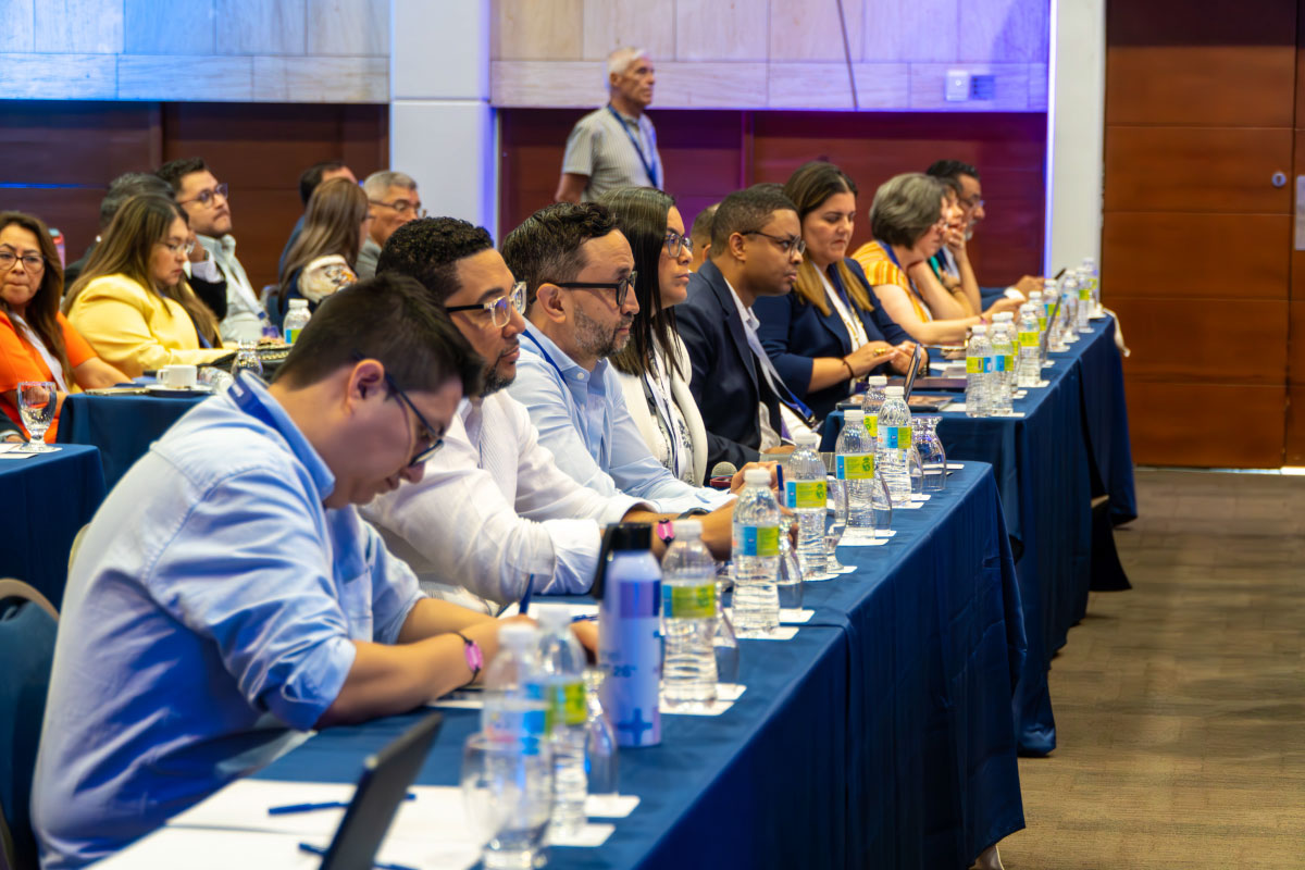 Asistentes participan en las conferencias y actividades académicas del Sentinel Summit 2026, evento especializado en prevención del fraude, gestión de riesgos, cumplimiento e innovación tecnológica.